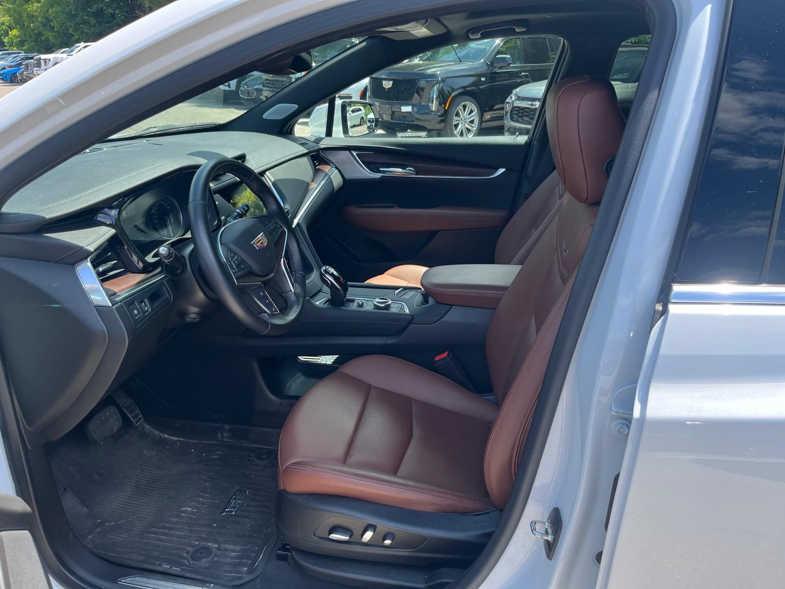 used 2023 Cadillac XT5 car, priced at $45,900