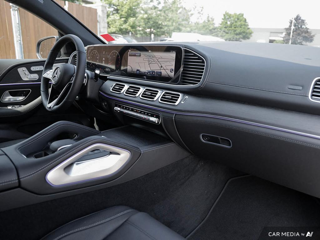 new 2025 Mercedes-Benz GLE 450 car, priced at $120,428