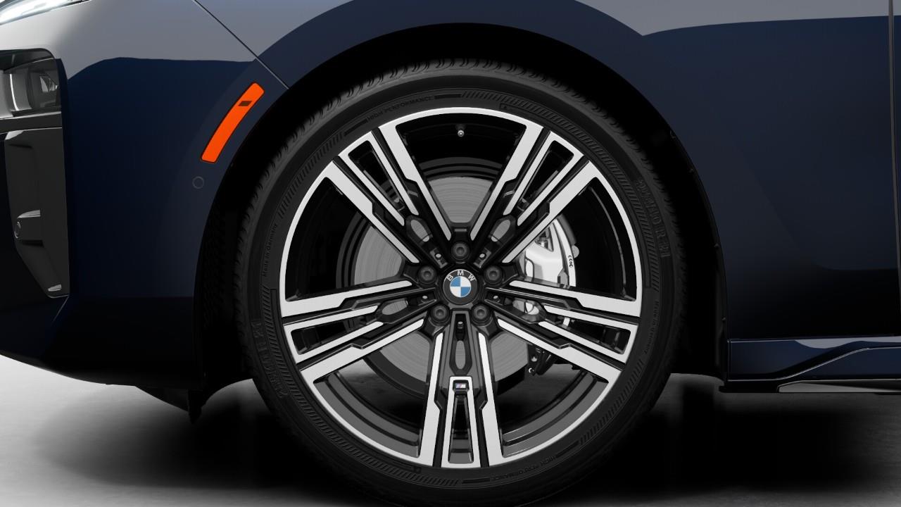 new 2025 BMW 760 car, priced at $170,761