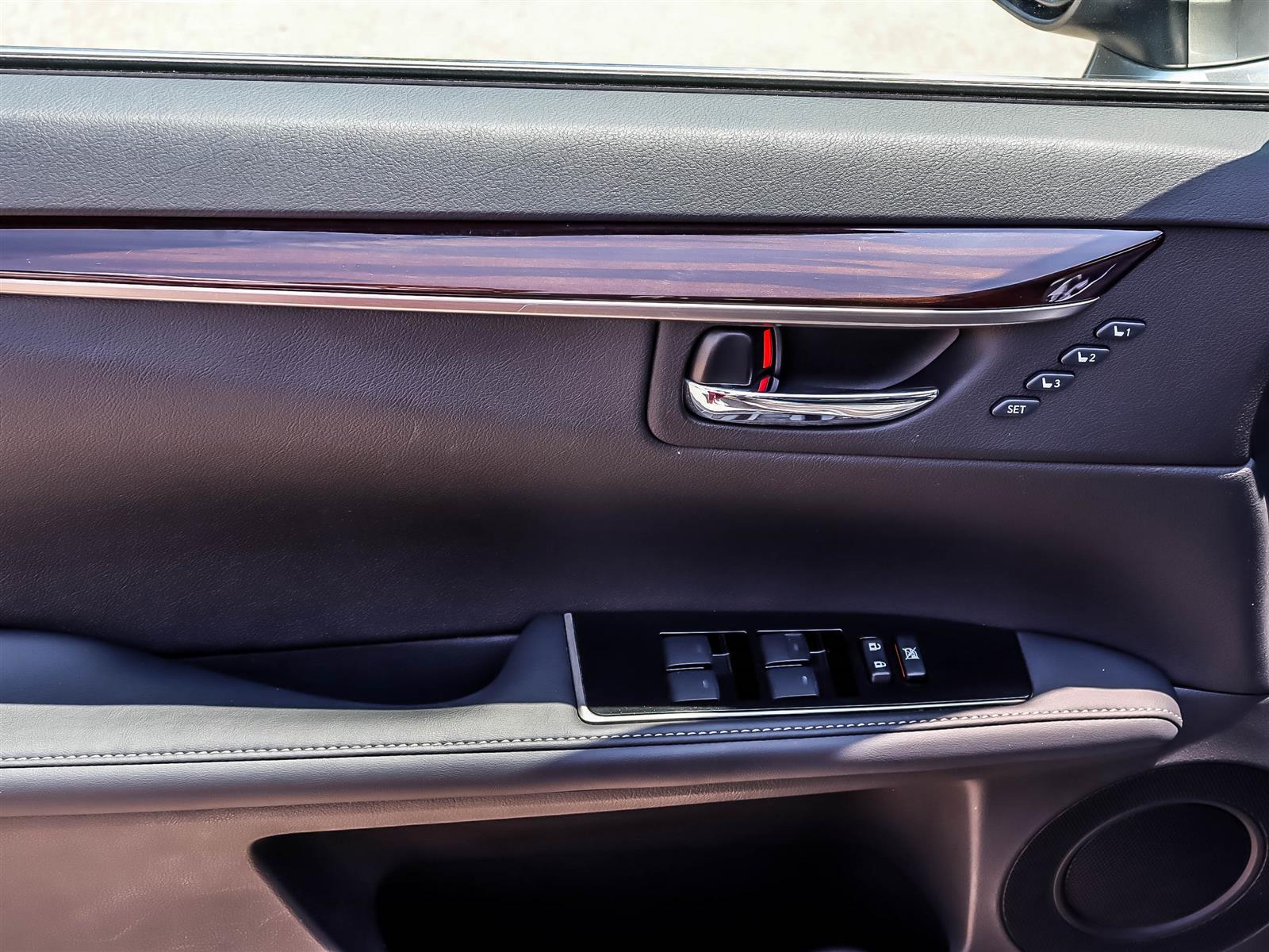 used 2016 Lexus ES 350 car, priced at $25,999