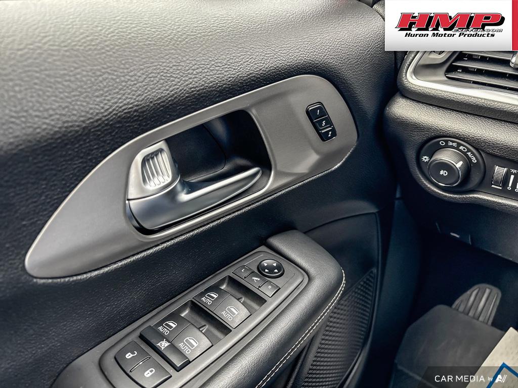 used 2021 Chrysler Pacifica car, priced at $34,284