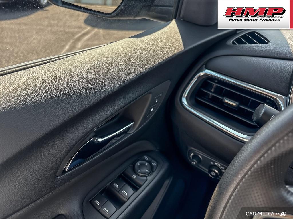 used 2023 Chevrolet Equinox car, priced at $28,284