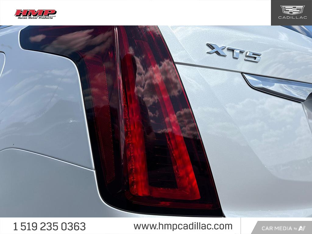 used 2022 Cadillac XT5 car, priced at $41,284