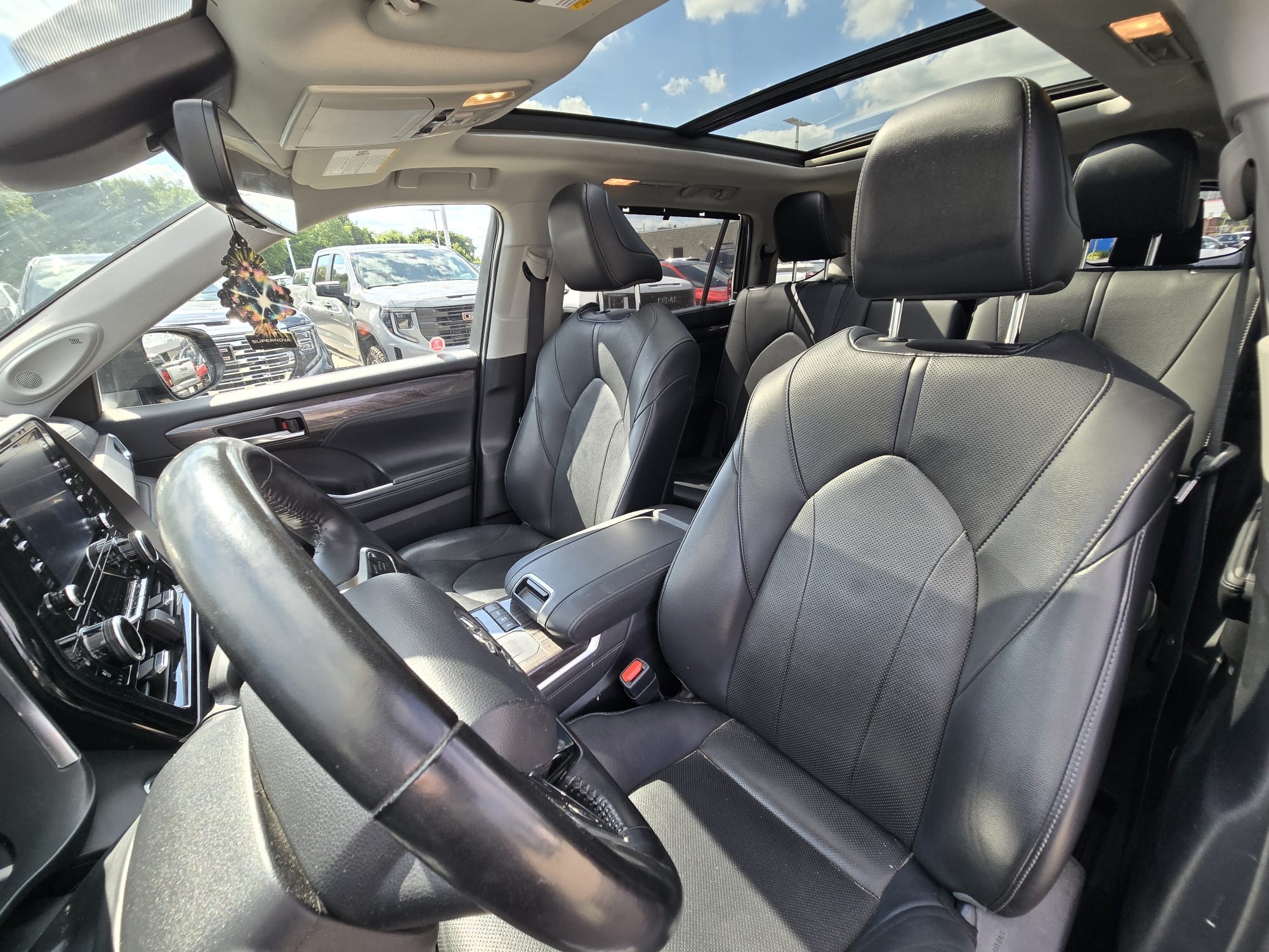 used 2021 Toyota Highlander Hybrid car, priced at $43,593