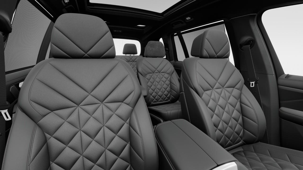 new 2026 BMW X7 car, priced at $128,914
