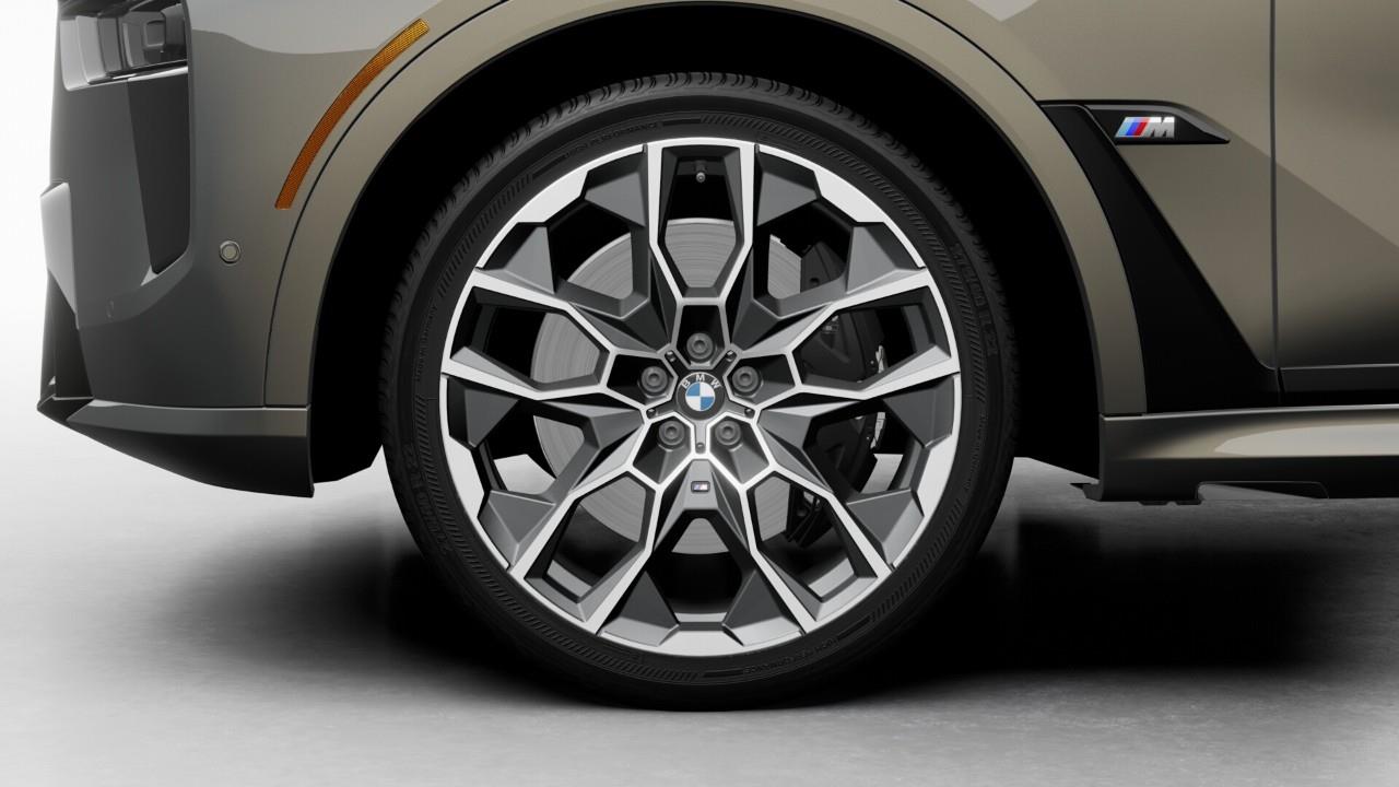 new 2026 BMW X7 car, priced at $159,714