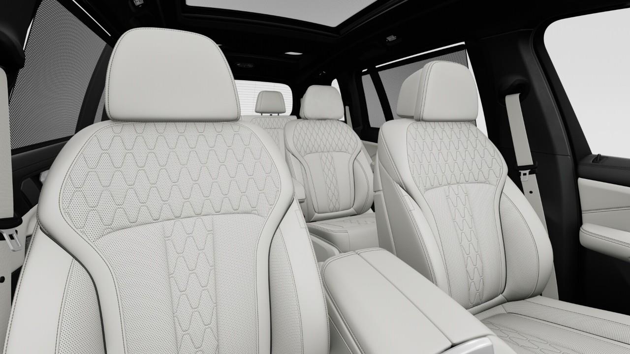 new 2026 BMW X7 car, priced at $159,714