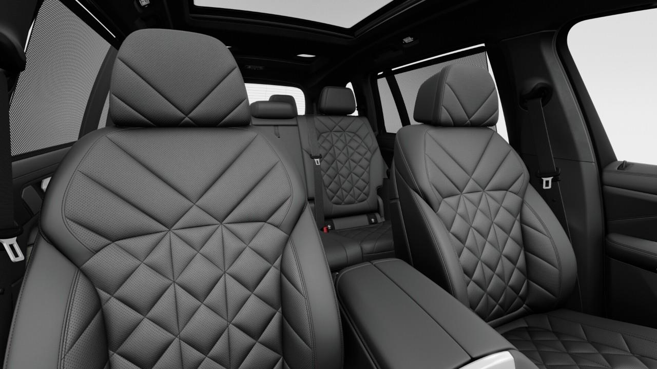 new 2026 BMW X7 car, priced at $133,564